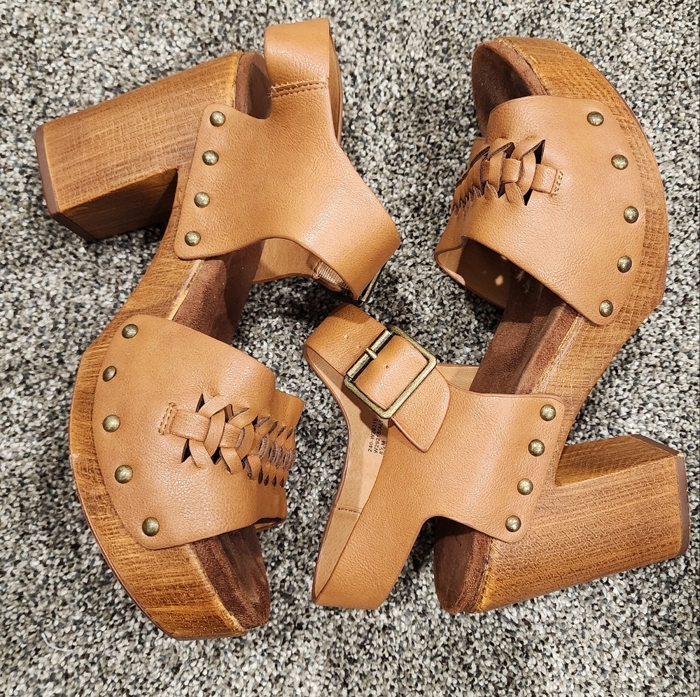 White Mountain Altheda Wood Clog Heel Sandals Cognac 8.5
